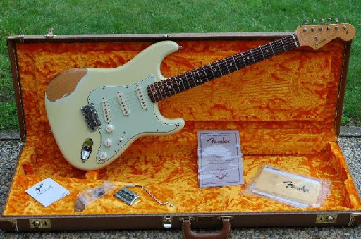 Fender N.O.S. STRAT – USA – 1998 The Guitar Database